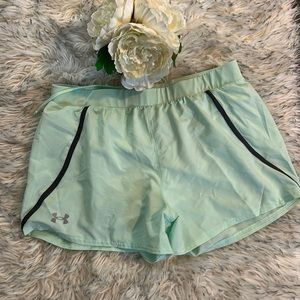 Women’s Under Armour médium shorts